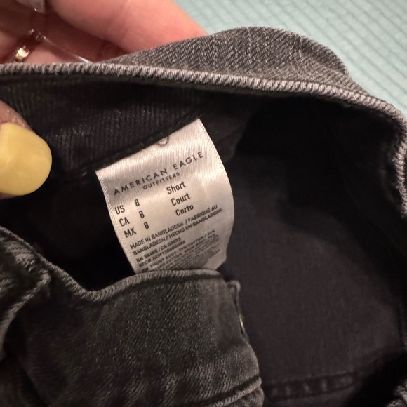 AE Strigid Low-Rise Baggy Barrel Jean
Washed Black 
Size 8 Short - Picture 4 of 5